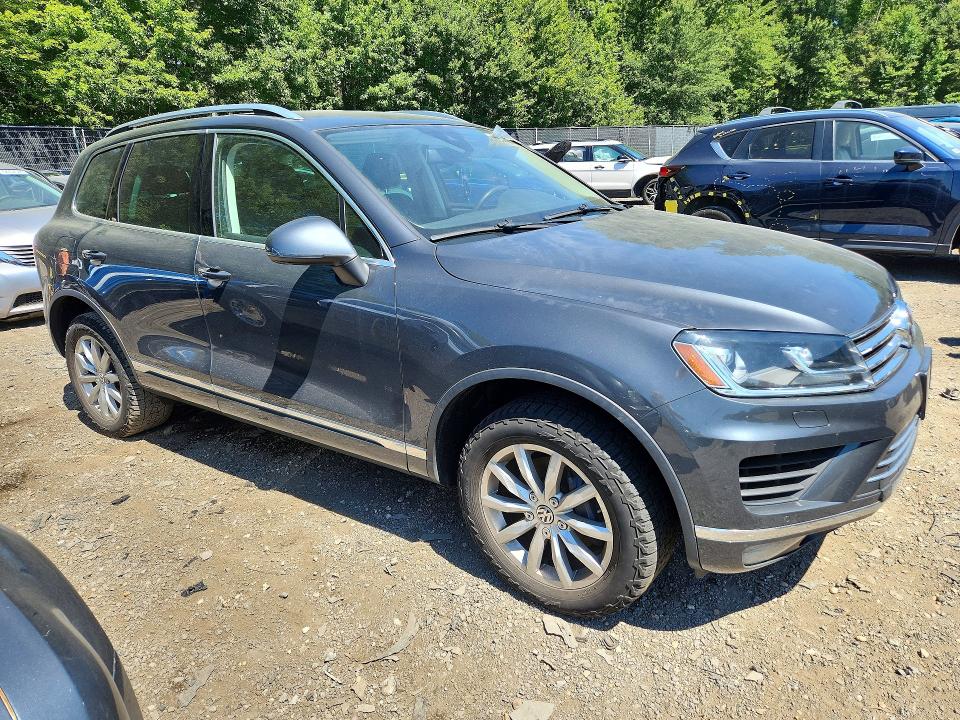 Photo 4 from auction – 2016 VOLKSWAGEN TOUAREG with VIN WVGEF9BP4GD010273