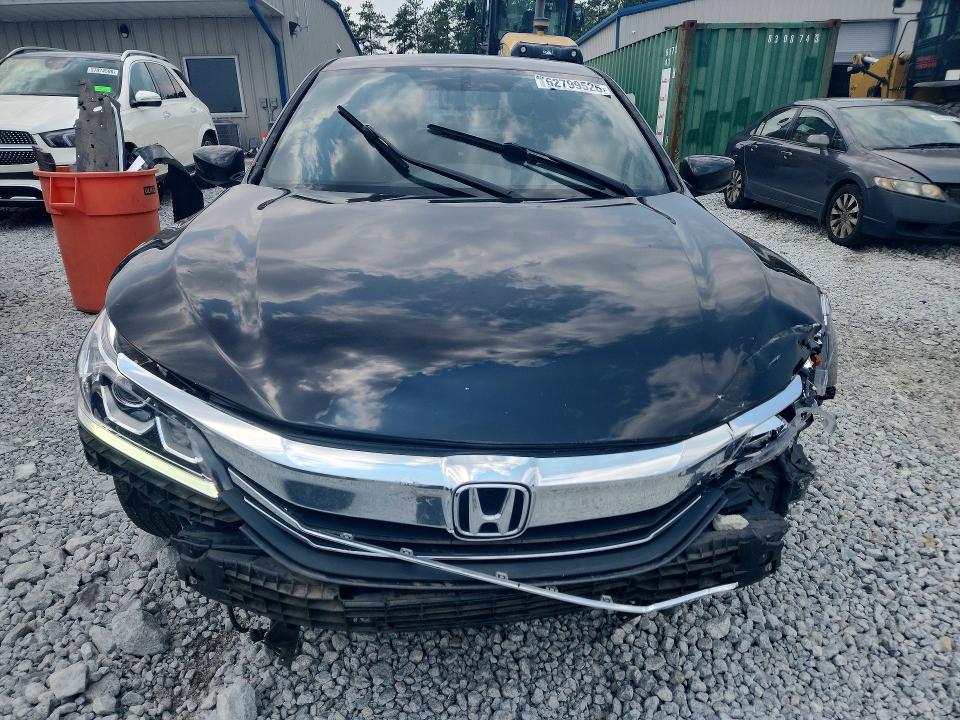 Photo 5 from auction – 2017 HONDA ACCORD with VIN 1HGCR2F54HA303663
