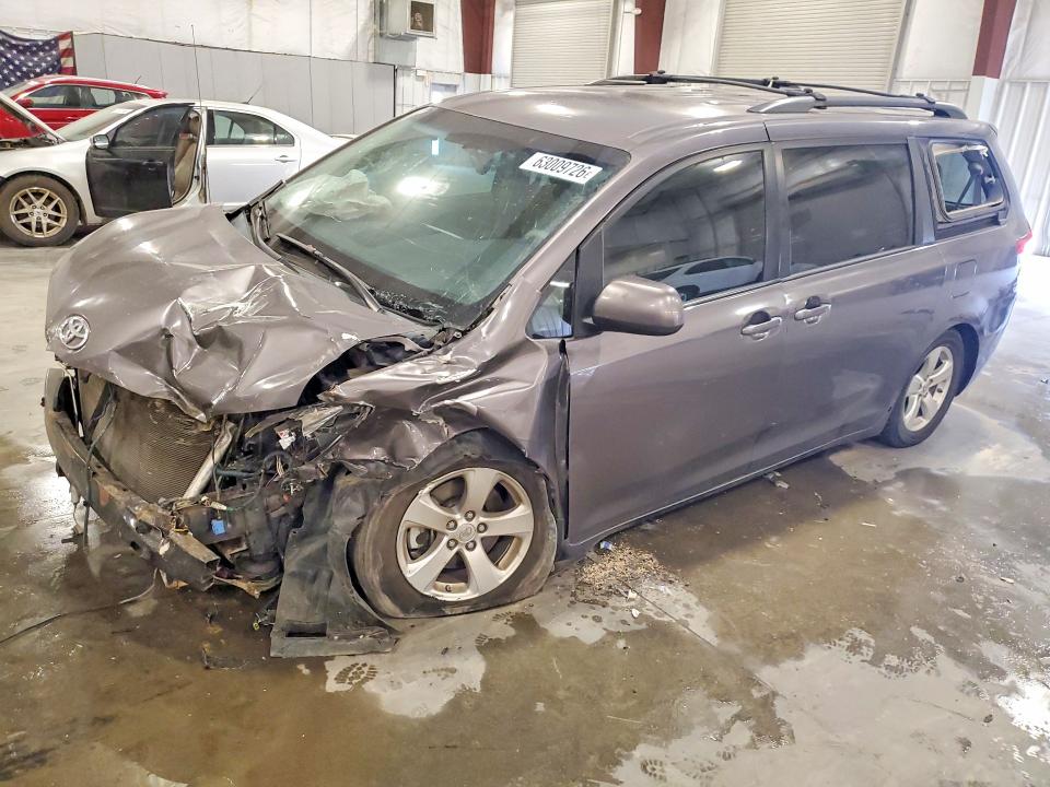 2013 TOYOTA SIENNA - Търг №63009726