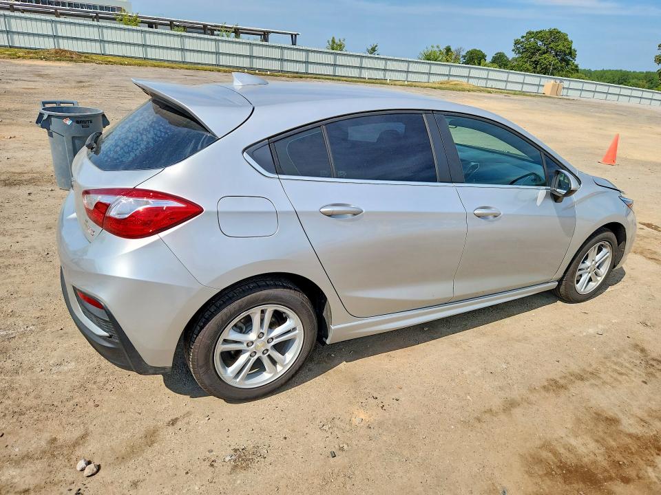 Photo 3 from auction – 2018 CHEVROLET CRUZE with VIN 3G1BE6SM3JS649338