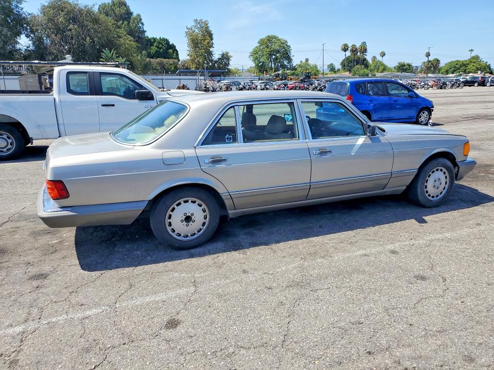 Photo 3 from auction – 1988 MERCEDES-BENZ 560 with VIN WDBCA39D2JA394998