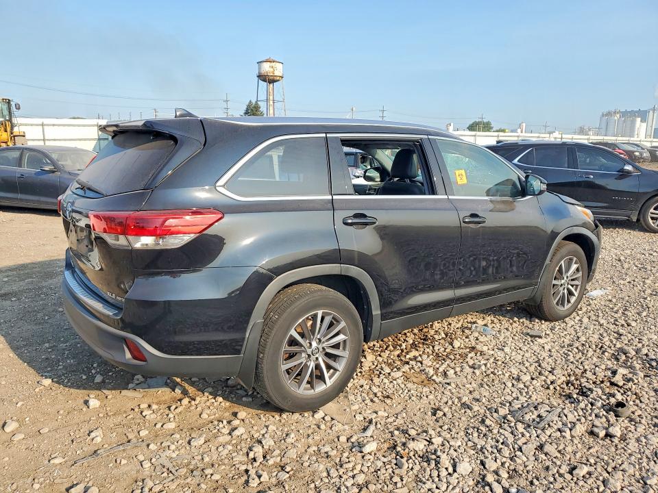 Photo 3 from auction – 2019 TOYOTA HIGHLANDER with VIN 5TDJZRFH6KS611629