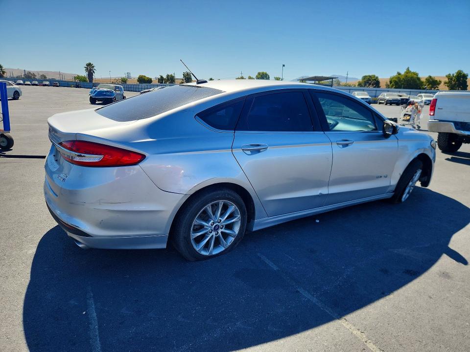 Фото 3 с аукциона – 2017 FORD FUSION с VIN 3FA6P0LU3HR217306