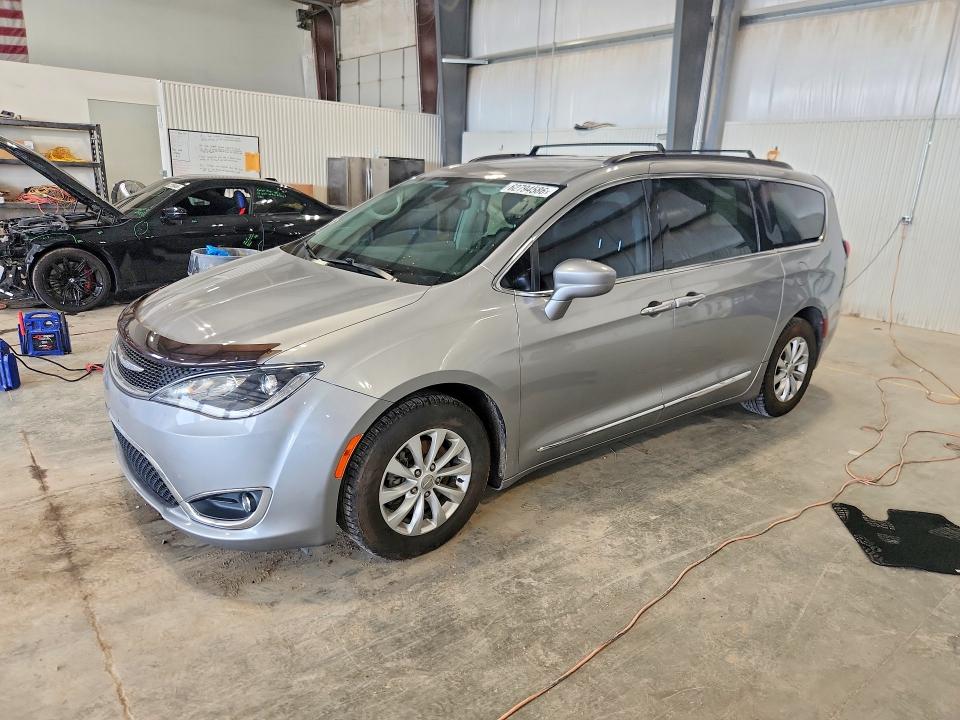 CHRYSLER PACIFICA 2017 with VIN 2C4RC1BG8HR794309 - Photo from auction
