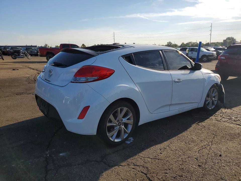 Photo 3 from auction – 2017 HYUNDAI VELOSTER with VIN KMHTC6AD4HU307969
