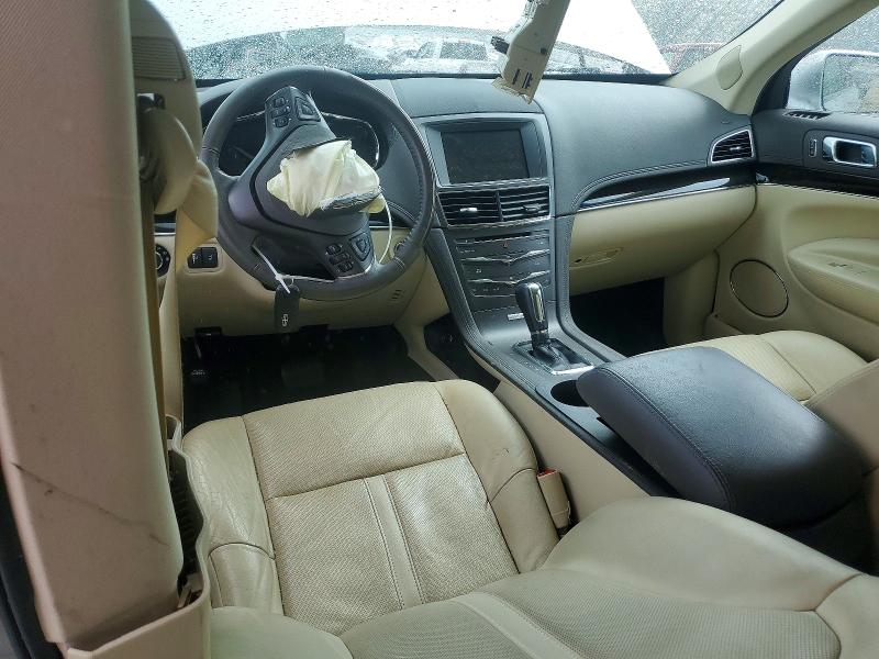 Photo 8 from auction – 2017 LINCOLN MKT with VIN 2LMHJ5FK4HBL00589