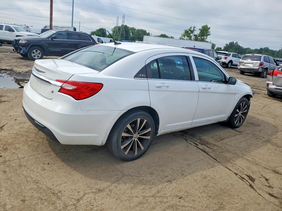 Photo 3 from auction – 2014 CHRYSLER 200 with VIN 1C3CCBBG7EN120144