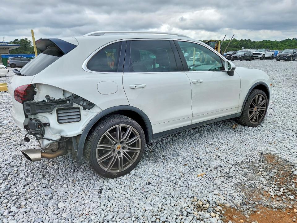 Снимка 3 от търг – 2016 PORSCHE CAYENNE с VIN WP1AA2A28GKA36027