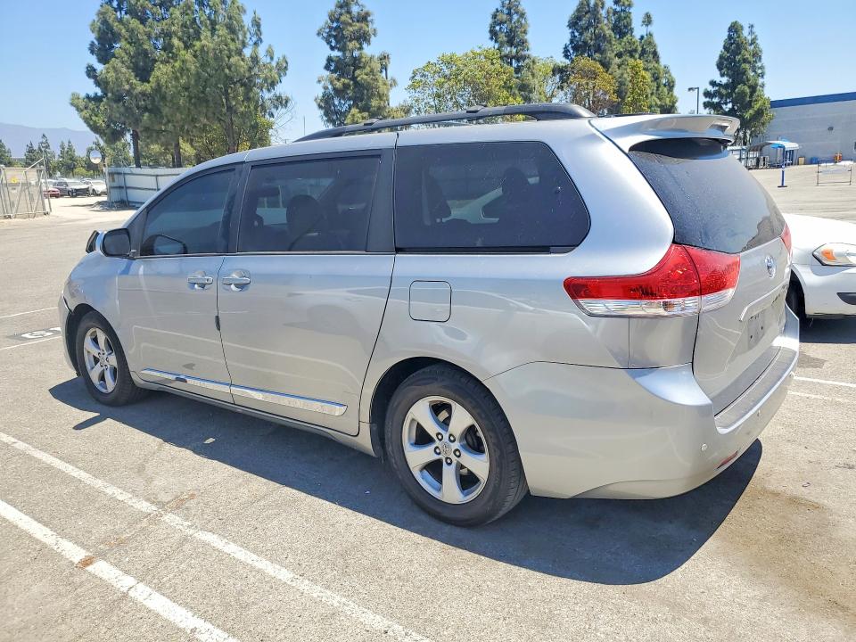 Photo 2 from auction – 2011 TOYOTA SIENNA with VIN 5TDKK3DC0BS127100