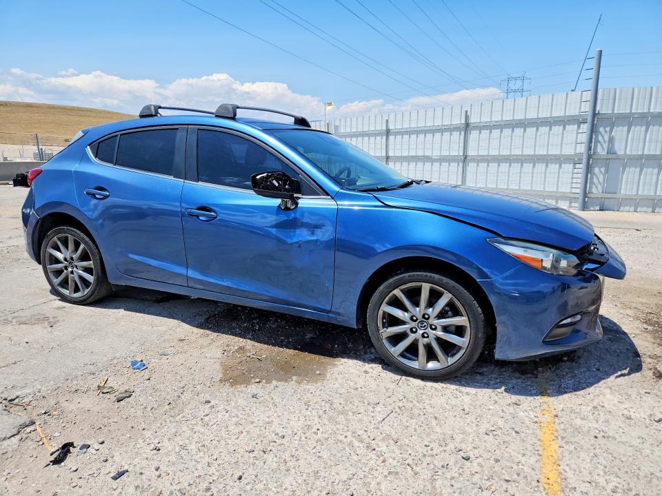 Photo 4 from auction – 2018 MAZDA 3 with VIN 3MZBN1L31JM198217