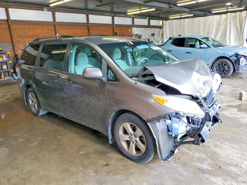 Photo 4 from auction – 2012 TOYOTA SIENNA with VIN 5TDKK3DC4CS182070