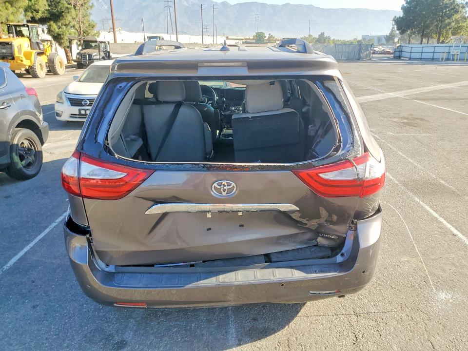 Photo 6 from auction – 2015 TOYOTA SIENNA with VIN 5TDYK3DC5FS682396