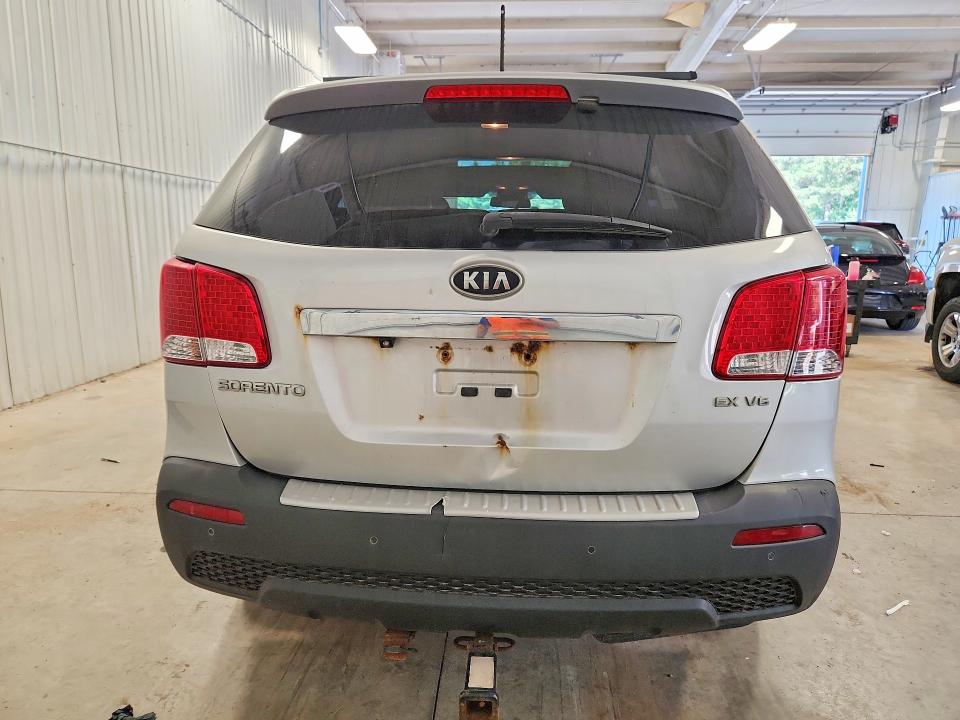 Photo 6 from auction – 2011 KIA SORENTO with VIN 5XYKUDA25BG134584