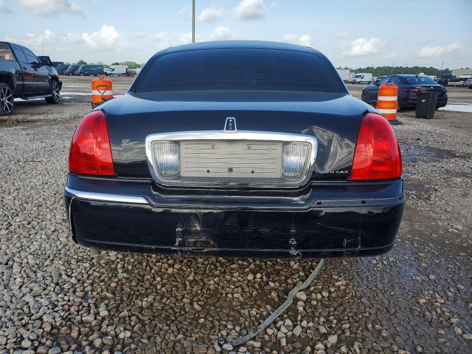 Photo 6 from auction – 2011 LINCOLN TOWN CAR with VIN 2LNBL8CVXBX762614