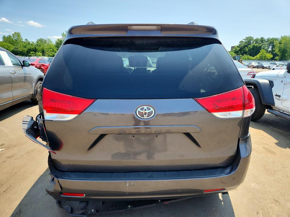 Photo 6 from auction – 2014 TOYOTA SIENNA with VIN 5TDYK3DC7ES450607