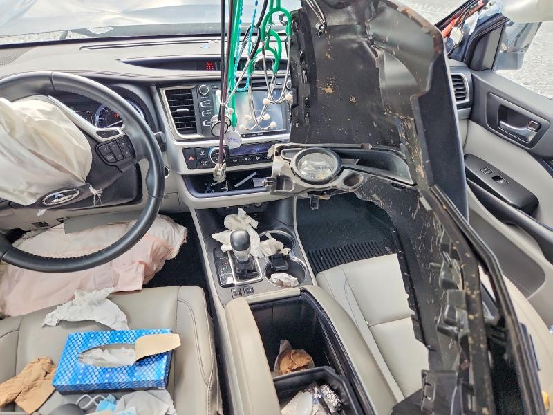Photo 8 from auction – 2019 TOYOTA HIGHLANDER with VIN 5TDKZRFH4KS350795