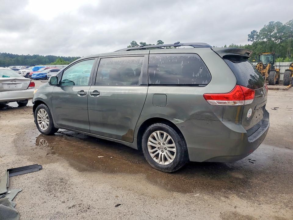 Photo 2 from auction – 2014 TOYOTA SIENNA with VIN 5TDYK3DC8ES437526