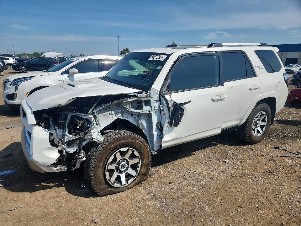 TOYOTA 4RUNNER 2018 with VIN JTEBU5JR2J5499567 - Photo from auction