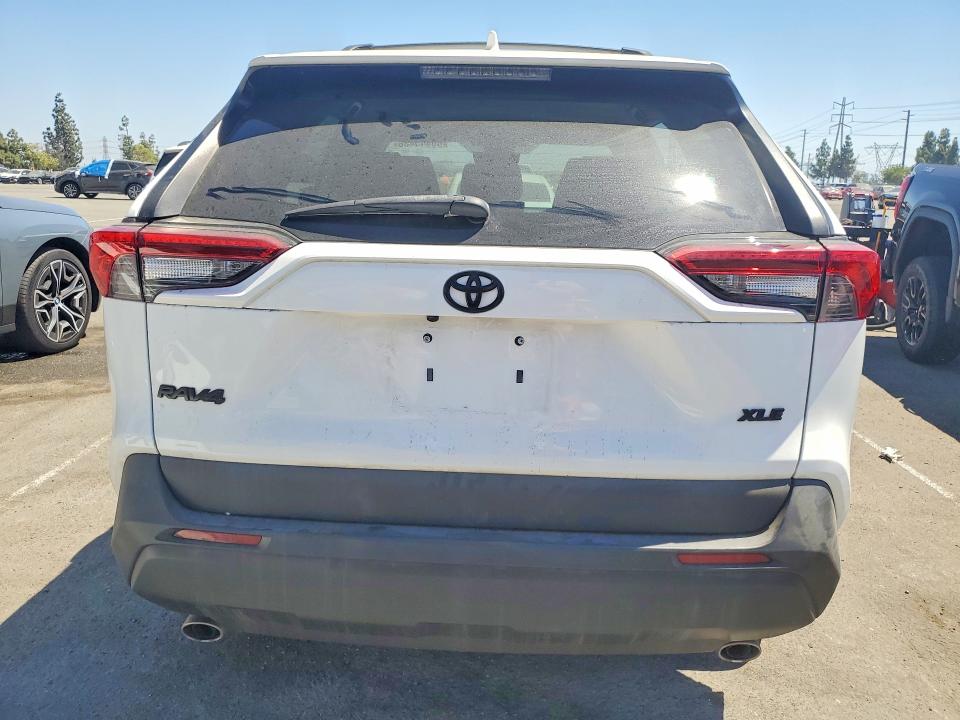 Photo 6 from auction – 2020 TOYOTA RAV4 with VIN 2T3W1RFV2LC061995