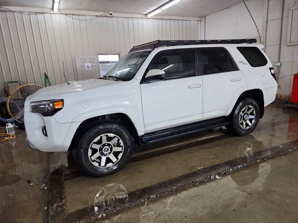 Photo 1 from auction – 2020 TOYOTA 4RUNNER with VIN JTEBU5JR6L5805298