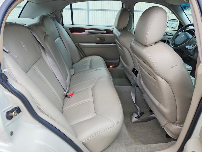 Photo 10 from auction – 2005 LINCOLN TOWN CAR with VIN 1LNHM82W95Y605906