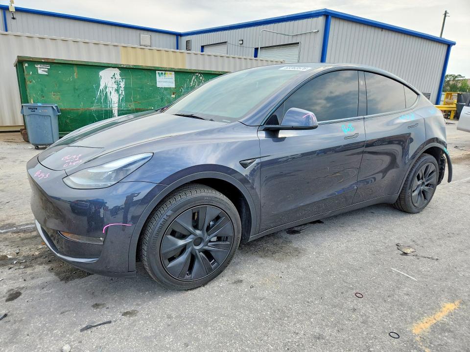 TESLA MODEL Y 2025 with VIN 7SAYGDEE7SA346237 - Photo from auction