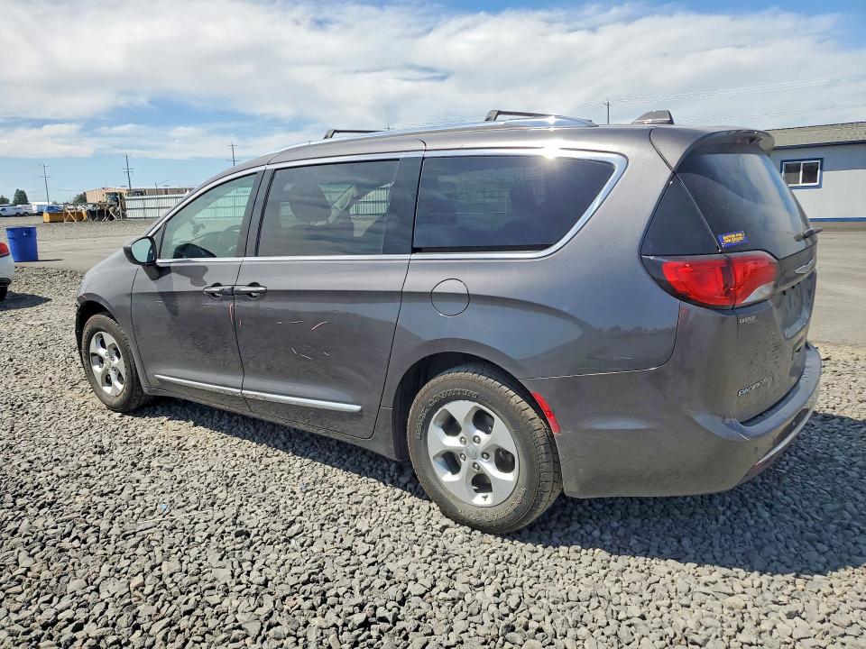 Photo 2 from auction – 2017 CHRYSLER PACIFICA with VIN 2C4RC1EGXHR628305