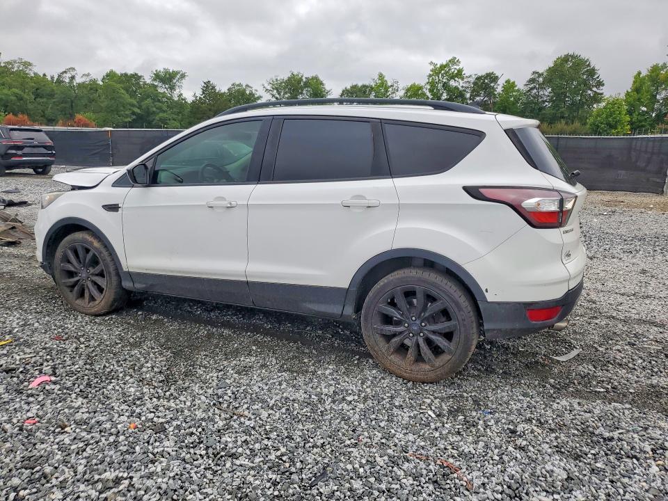 Photo 2 from auction – 2018 FORD ESCAPE with VIN 1FMCU9GD1JUC17982