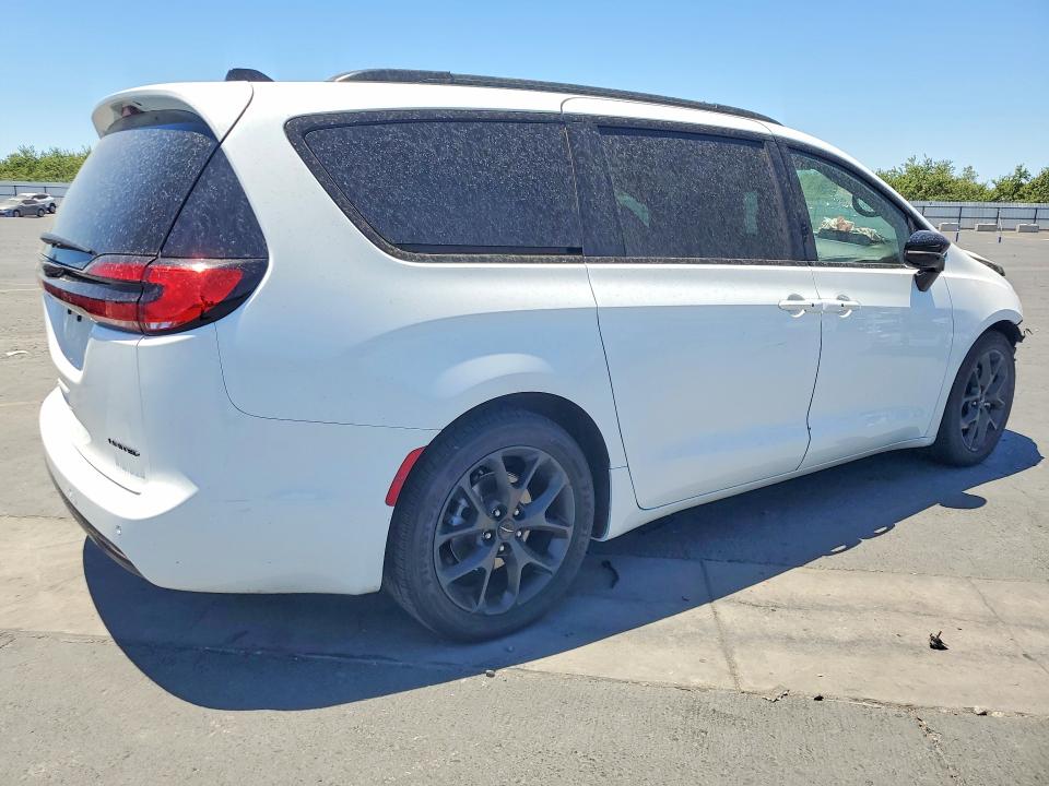 Photo 3 from auction – 2025 CHRYSLER PACIFICA with VIN 2C4RC1GG1SR513113
