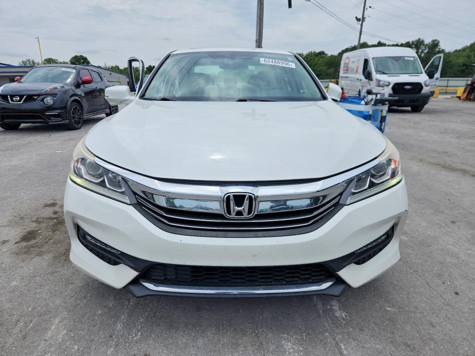 Photo 5 from auction – 2017 HONDA ACCORD with VIN 1HGCR2F85HA189361