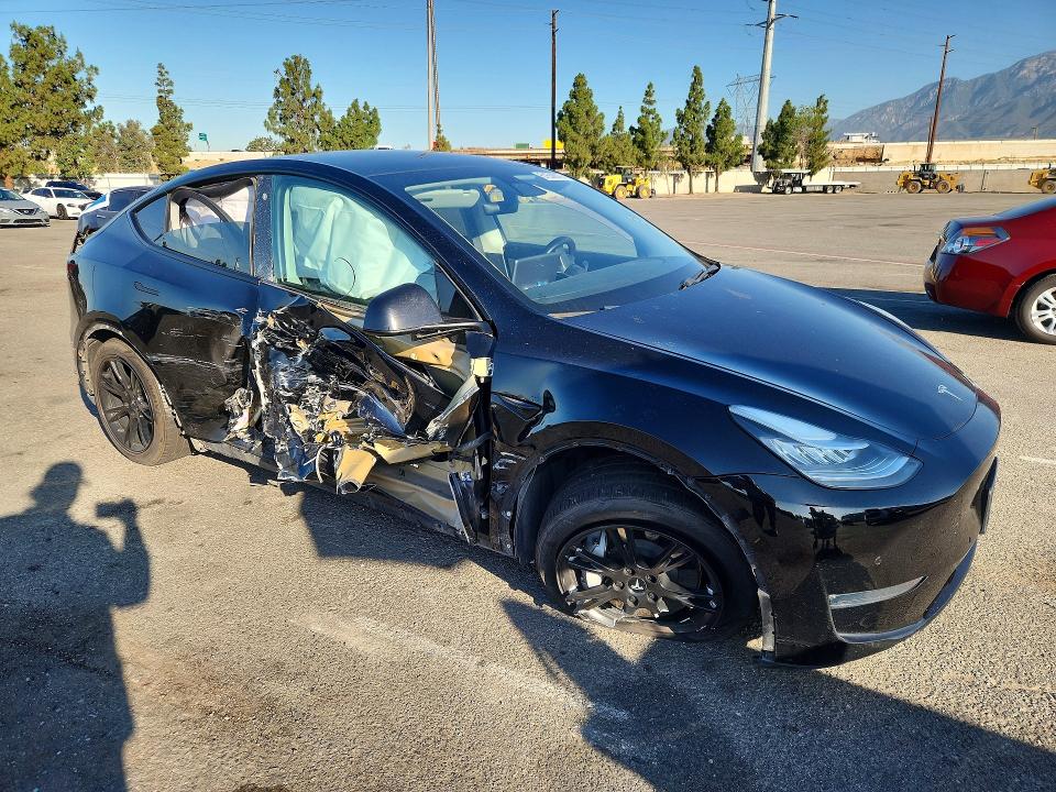 Photo 4 from auction – 2020 TESLA MODEL Y with VIN 5YJYGDEE2LF029953
