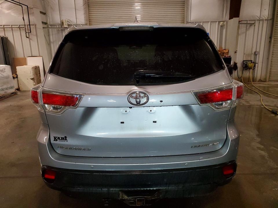 Photo 6 from auction – 2016 TOYOTA HIGHLANDER with VIN 5TDDKRFHXGS247143