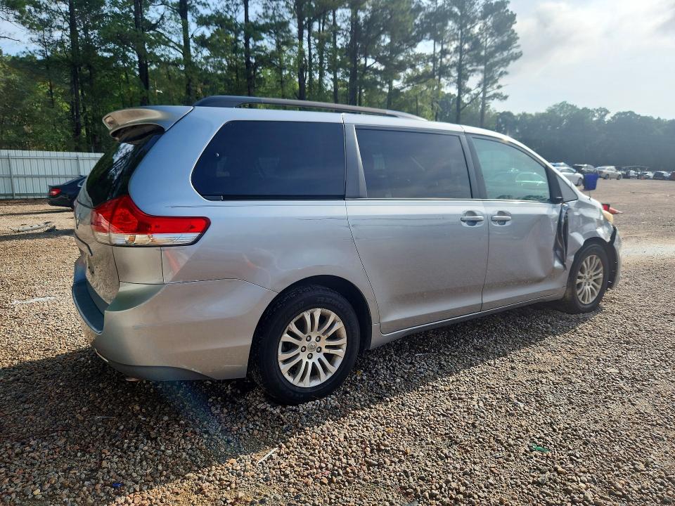 Photo 3 from auction – 2013 TOYOTA SIENNA with VIN 5TDYK3DCXDS366375