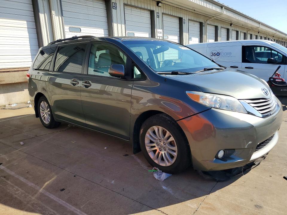 Photo 4 from auction – 2014 TOYOTA SIENNA with VIN 5TDYK3DC3ES427082