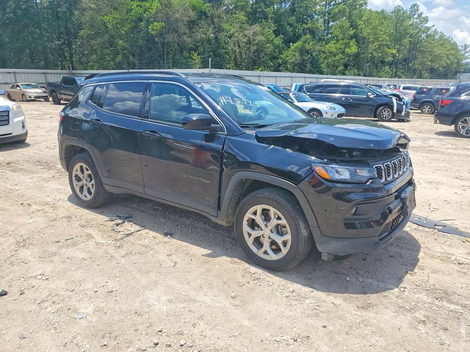 Снимка 4 от търг – 2024 JEEP COMPASS с VIN 3C4NJDBN9RT110113