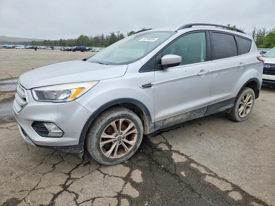 FORD ESCAPE 2018 مع رقم تعريف المركبة 1FMCU9GD5JUB57964 - صورة من المزاد