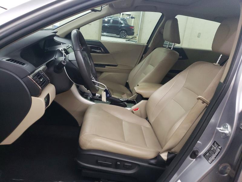 Photo 7 from auction – 2017 HONDA ACCORD with VIN JHMCR6F74HC028015