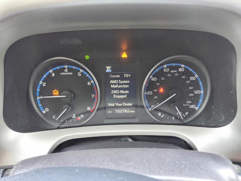 Photo 9 from auction – 2018 TOYOTA RAV4 with VIN 2T3BFREV1JW743988