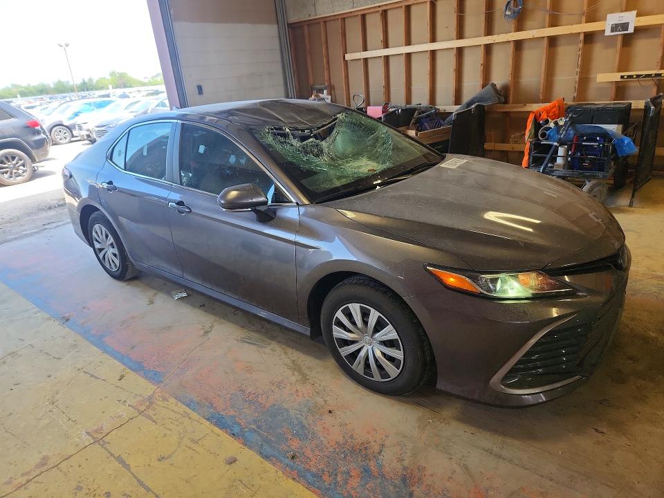 Photo 4 from auction – 2022 TOYOTA CAMRY with VIN 4T1C31AK0NU041217