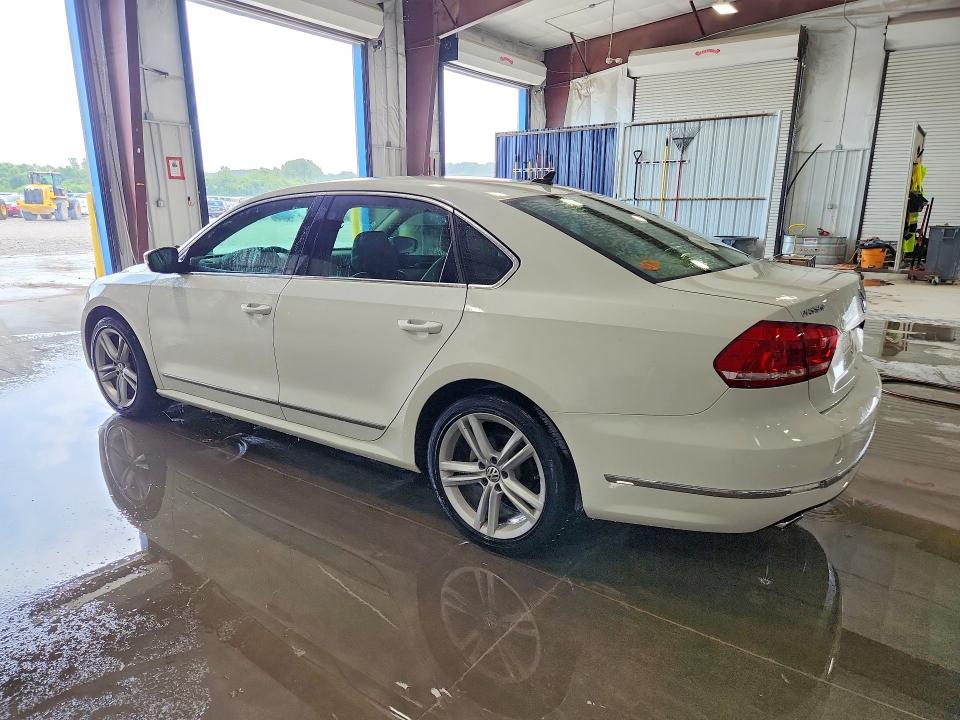 Photo 2 from auction – 2015 VOLKSWAGEN PASSAT with VIN 1VWCV7A35FC084949