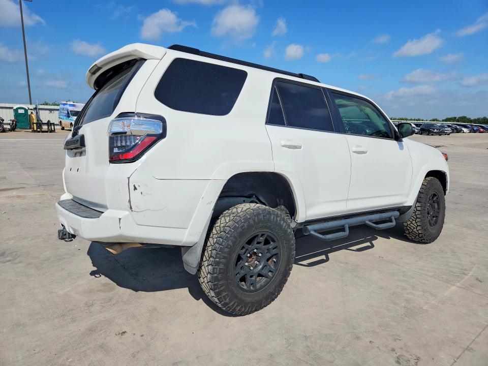 Photo 3 from auction – 2016 TOYOTA 4RUNNER with VIN JTEBU5JR2G5301837