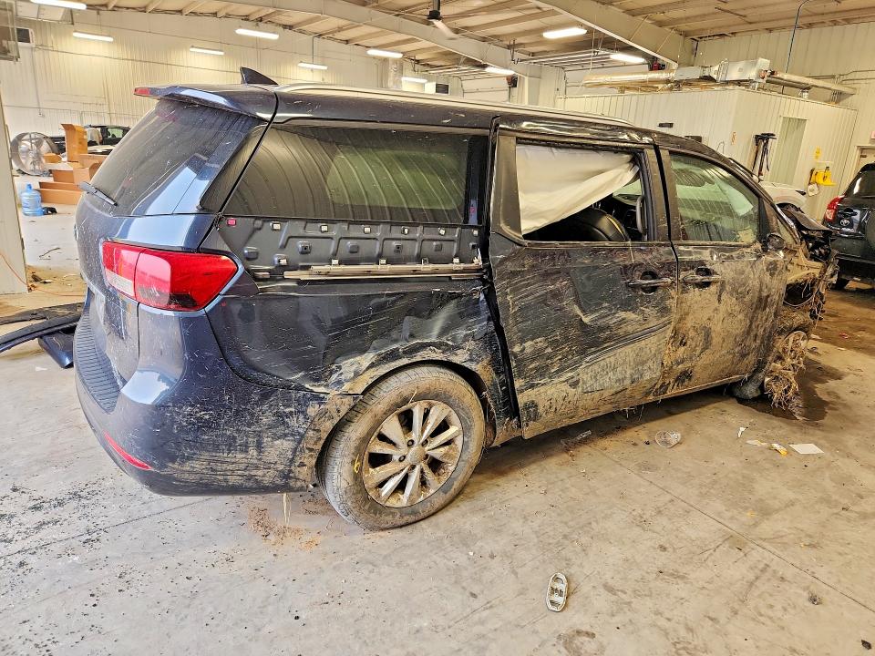 Photo 3 from auction – 2017 KIA SEDONA with VIN KNDMB5C14H6266336