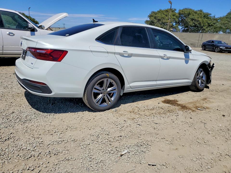 Photo 3 from auction – 2023 VOLKSWAGEN JETTA with VIN 3VW7M7BUXPM061999