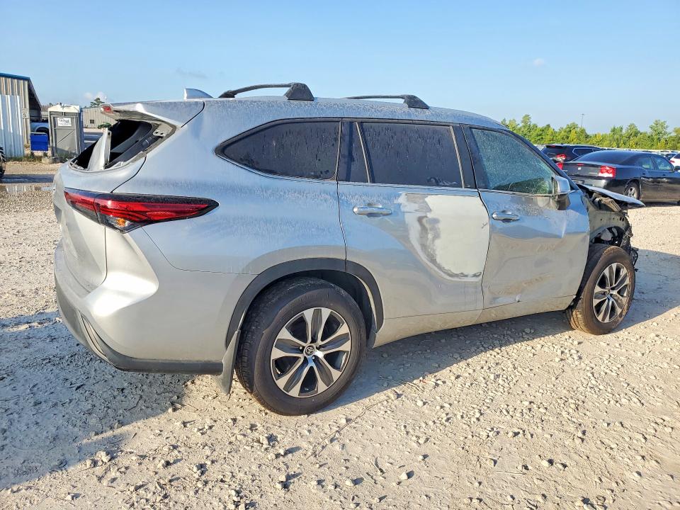 Photo 3 from auction – 2023 TOYOTA HIGHLANDER with VIN 5TDKDRAHXPS013187