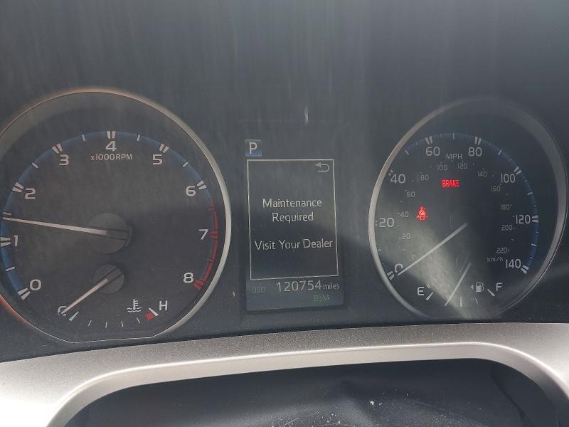 Photo 9 from auction – 2018 TOYOTA RAV4 with VIN JTMRFREV5JJ232961