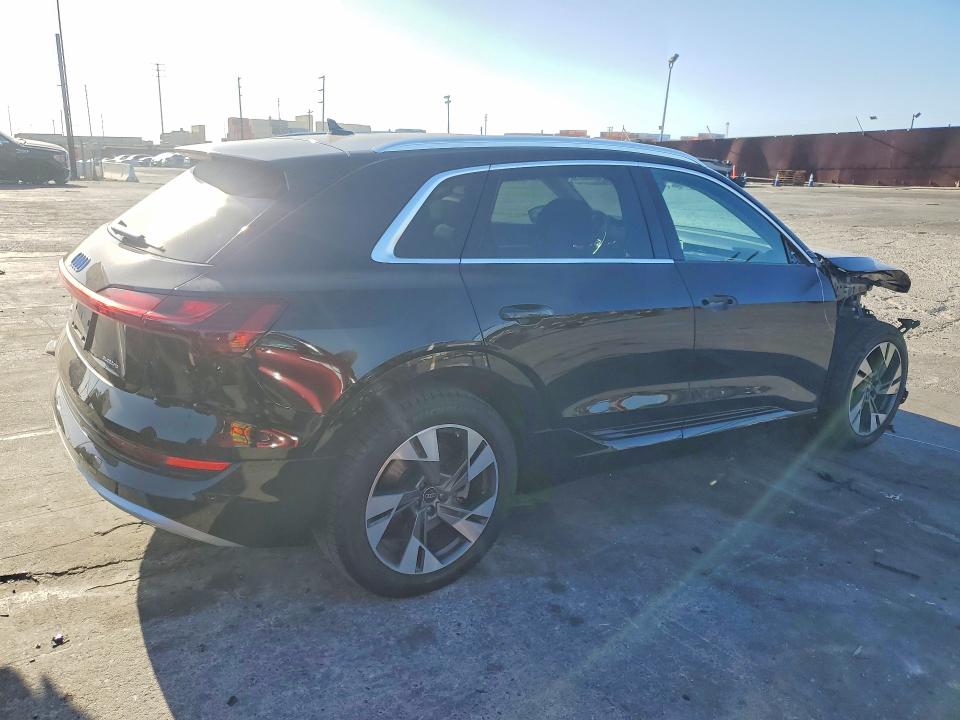 Photo 3 from auction – 2022 AUDI E-TRON with VIN WA1AAAGE0NB020148