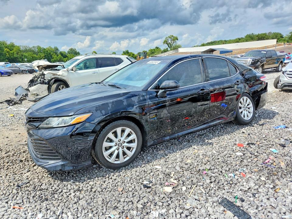 TOYOTA CAMRY 2018 with VIN 4T1B11HK7JU033178 - Photo from auction