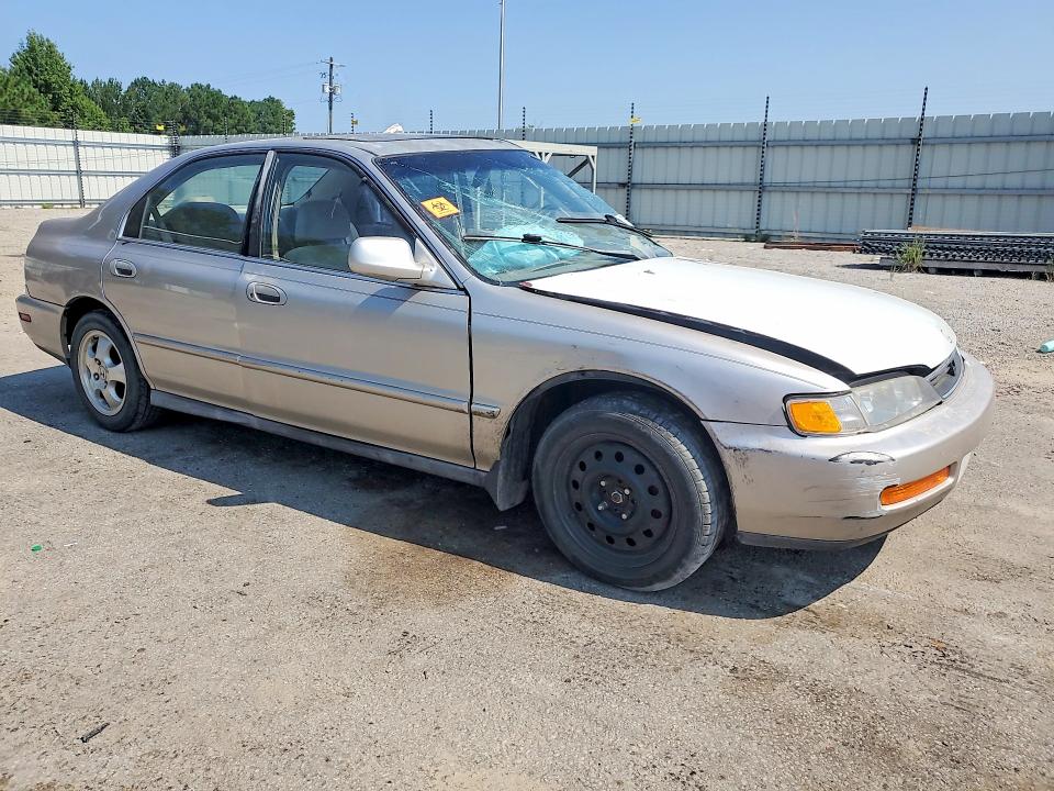 Photo 4 from auction – 1997 HONDA ACCORD with VIN 1HGCD5605VA049235