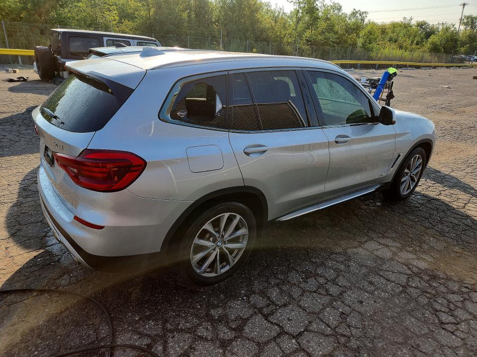 Photo 3 from auction – 2018 BMW X3 with VIN 5UXTR9C55JLC83687