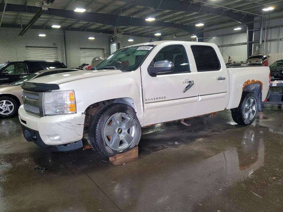 CHEVROLET SILVERADO 2011 with VIN 3GCPKTE31BG258944 - Photo from auction